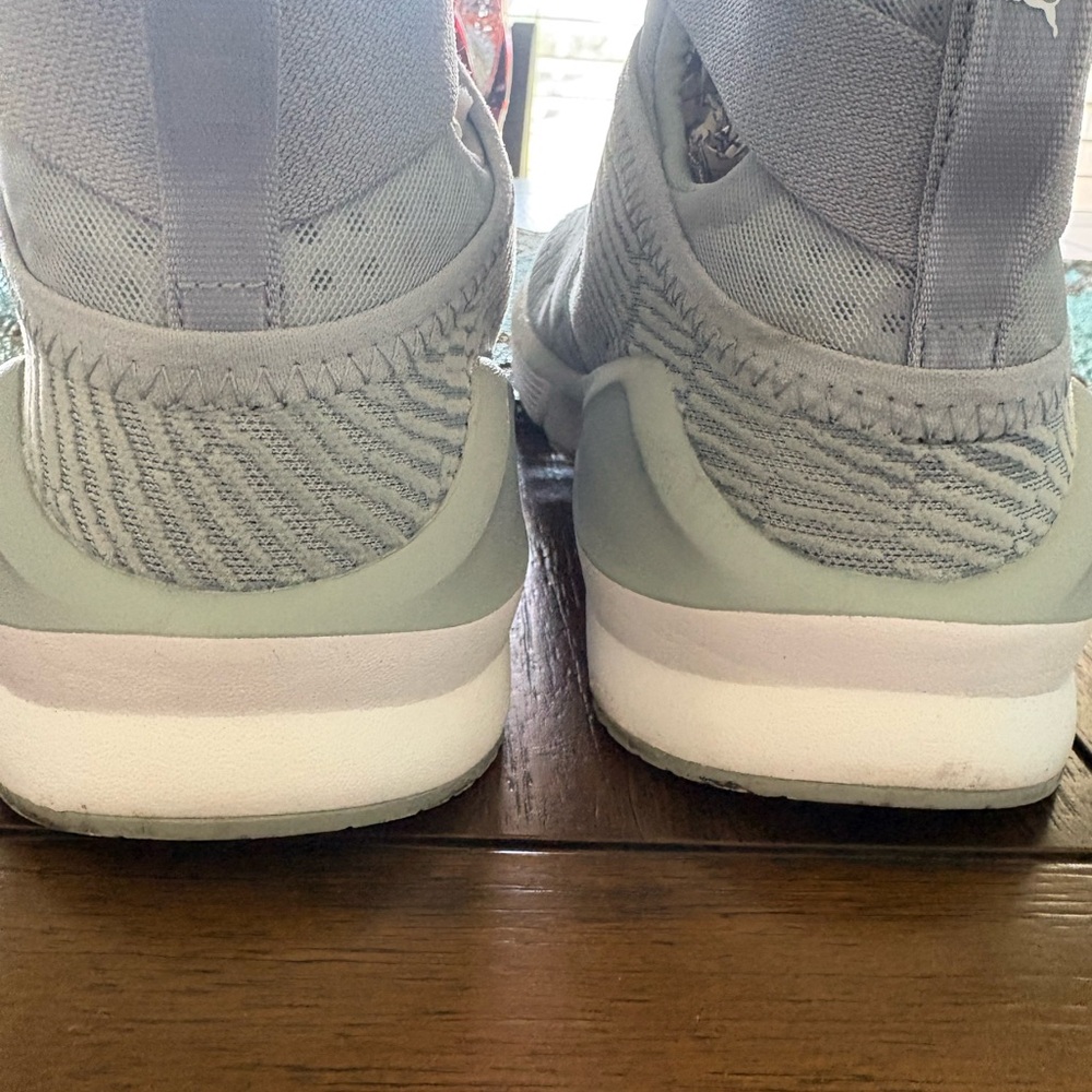Puma Women’s Light Gray Knit Slip-On Athletic Shoes - Picture 4 of 6